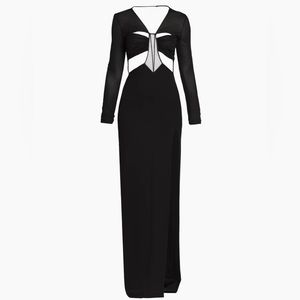 Nensi dojaka black gown!